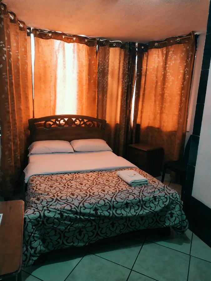 Hostal Ajavi Del Sur กีโต ภายนอก รูปภาพ
